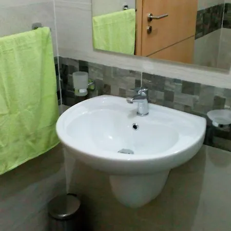 Spacious Two Bedroom Within 5 Minutes Walk From St Thomas Bay In Marsascala Appartement *