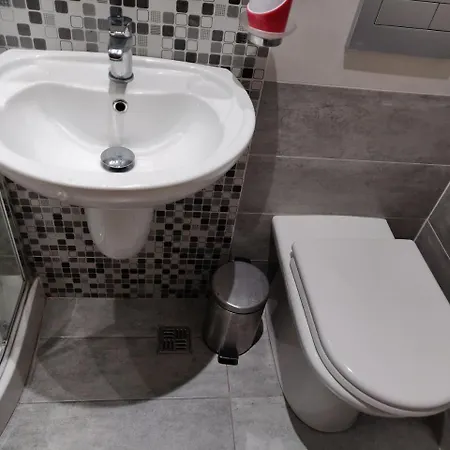 Spacious Two Bedroom Within 5 Minutes Walk From St Thomas Bay In Marsascala Appartement *