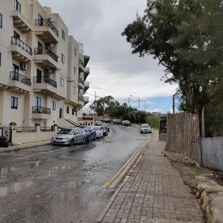 Spacious Two Bedroom Within 5 Minutes Walk From St Thomas Bay In Marsascala Apartamento